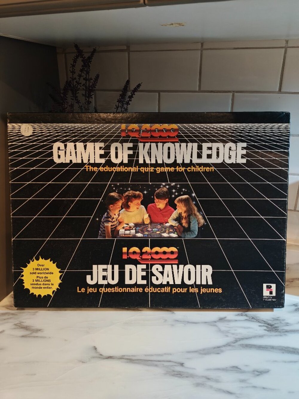 Vintage I.Q. 2000 Game of Knowledge Bilingual English French Board Game 1980s